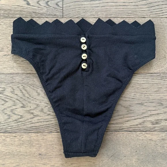 Vix Firenze Imani Bandeau and High Waisted Hot Pants Bikini - Picture 5 of 8